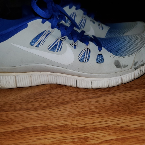 used nike sneakers - Picture 4 of 5
